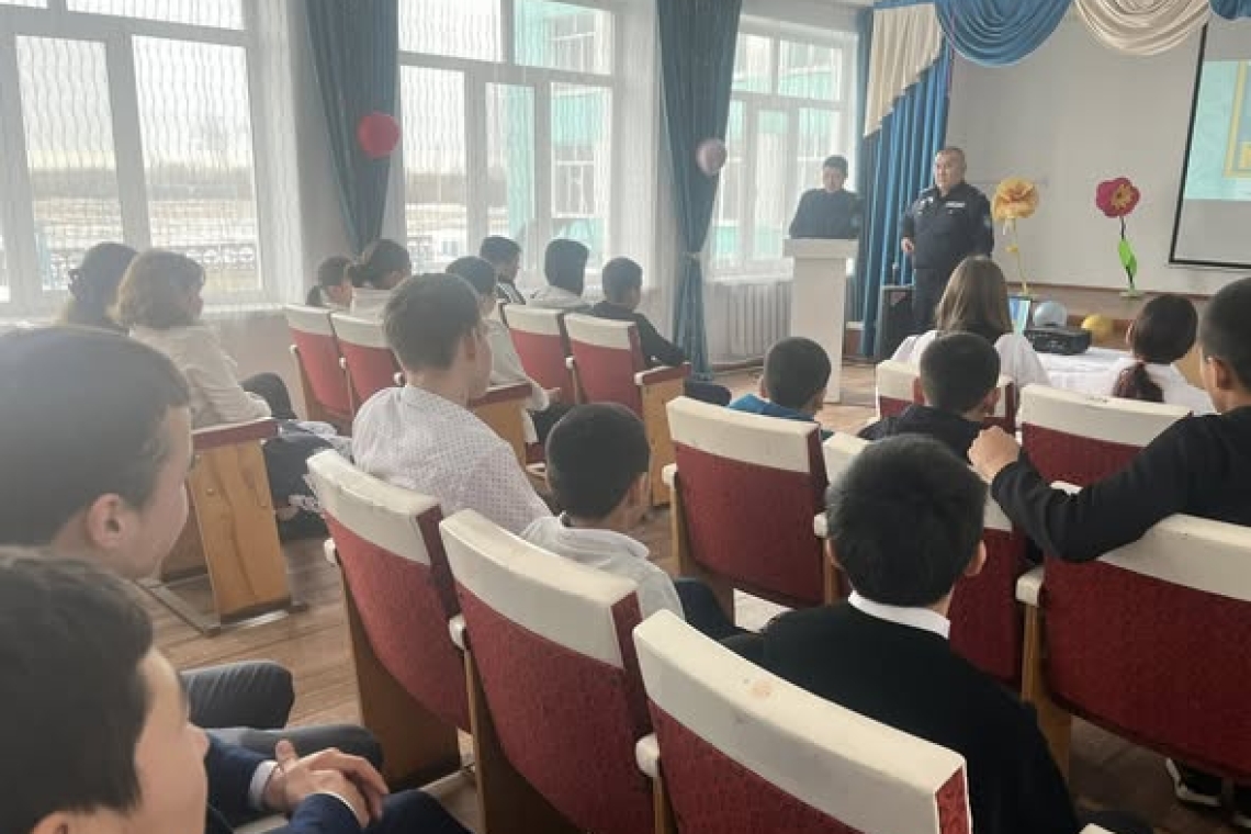 5-10 сынып оқушыларымен аудандық  кәмелетке толмағандар істері жөніндегі полиция учаскелік аға инспекторы полиция капитаны Жапаров С.Б. және Ақтүйесай  ауылдық округінің  учаскелік инспекторы аға лейтенант Курманов Н.Б“Буллингті алдын алу”, “Кешкі уақытта